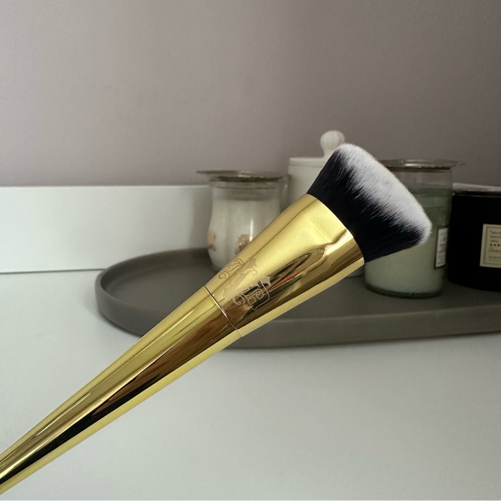 Kat Von D Lock-it Edge Foundation Brush #10 Limited Edition 10-Year Anniversary